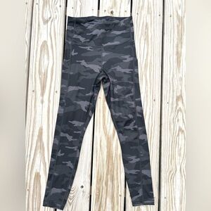 Athleta Ultimate Stash Pocket Camo 7/8 Tight,‎ Supersonic Heather Grey , SZ XS